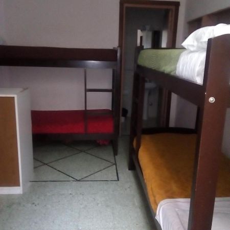 Hostel Urbano Mar del Plata Esterno foto